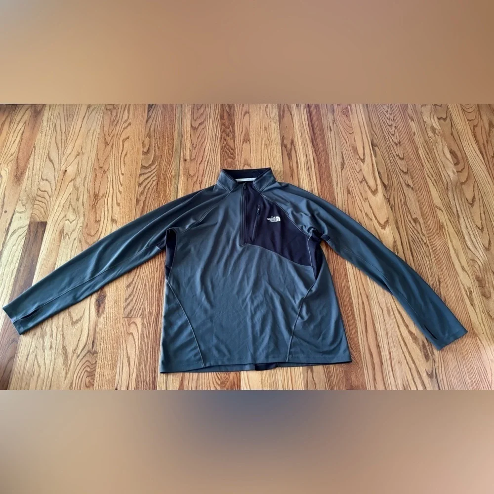 The North Face Men's Gray and Black Performance Pullover - Large